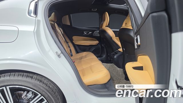Volvo S60 2021 — photo 12