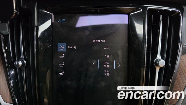 Volvo S60 2021 — photo 16