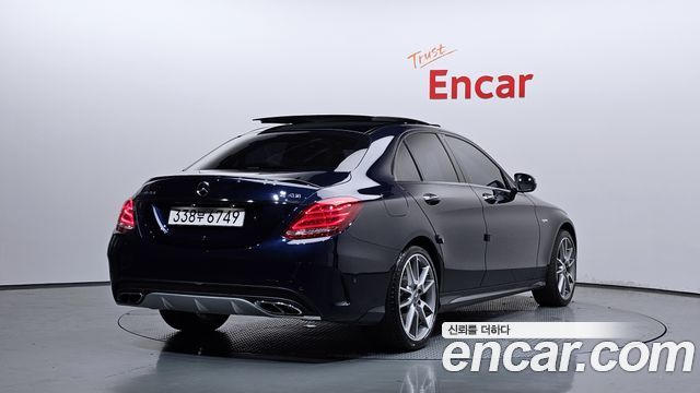 Mercedes-Benz C-Class 2018 — photo 2