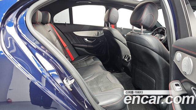 Mercedes-Benz C-Class 2018 — photo 17