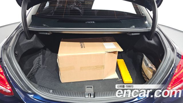 Mercedes-Benz C-Class 2018 — photo 24