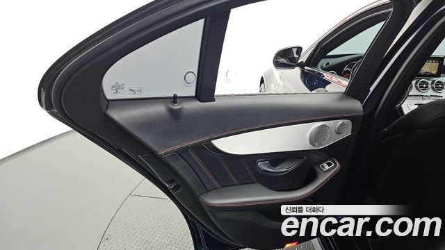 Mercedes-Benz C-Class 2018 — photo 15