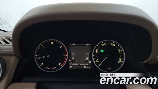 Land Rover Discovery 2011 — photo 8