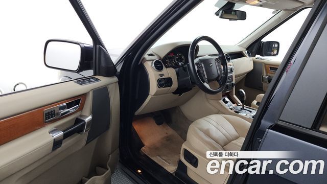 Land Rover Discovery 2011 — photo 10