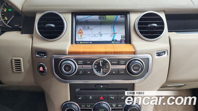 Land Rover Discovery 2011 — photo 12