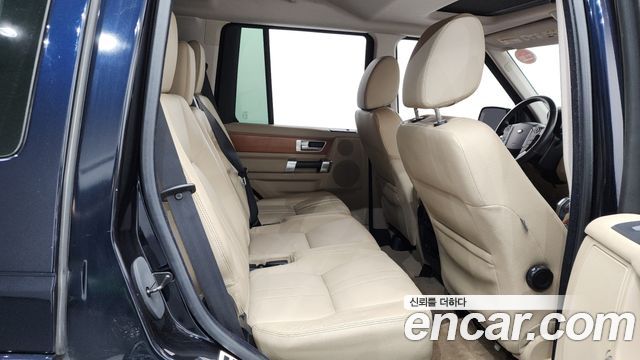 Land Rover Discovery 2011 — photo 18