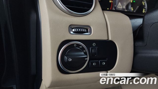 Land Rover Discovery 2011 — photo 20