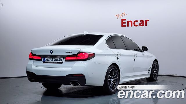BMW 5-Series 2022 — photo 2