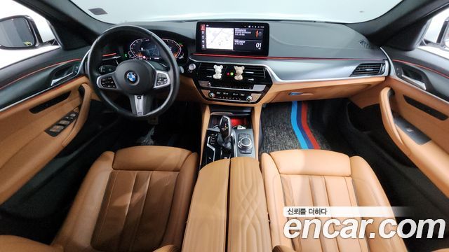 BMW 5-Series 2022 — photo 10
