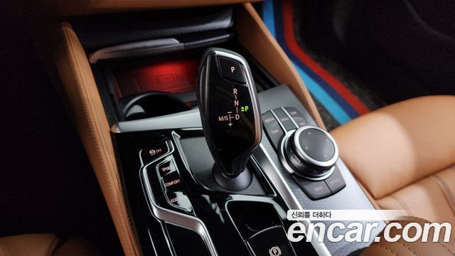BMW 5-Series 2022 — photo 12