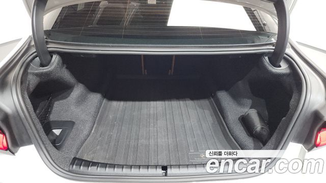 BMW 5-Series 2022 — photo 25