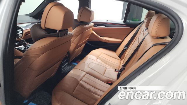 BMW 5-Series 2022 — photo 26