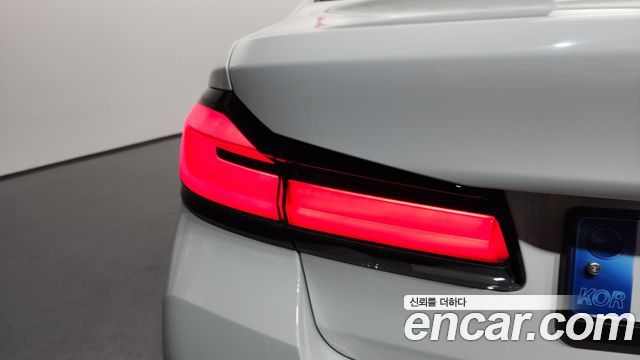 BMW 5-Series 2022 — photo 9