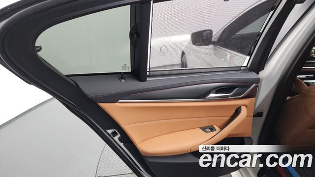 BMW 5-Series 2022 — photo 15