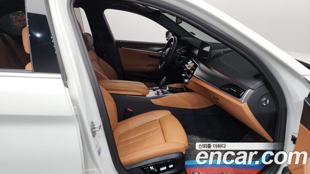 BMW 5-Series 2022 — photo 16