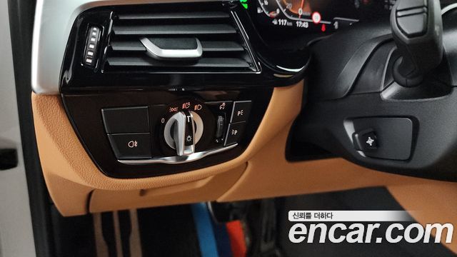 BMW 5-Series 2022 — photo 29