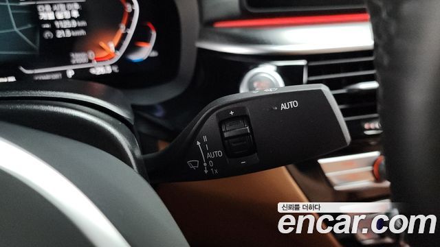 BMW 5-Series 2022 — photo 30