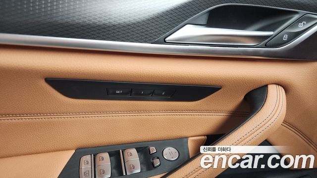 BMW 5-Series 2022 — photo 32