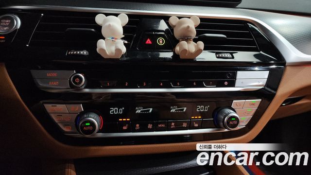 BMW 5-Series 2022 — photo 34