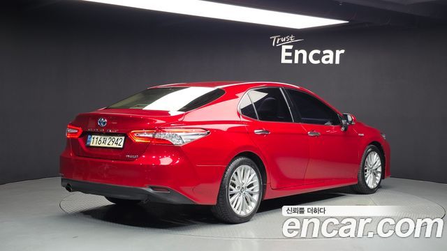 Toyota Camry 2019 — photo 2