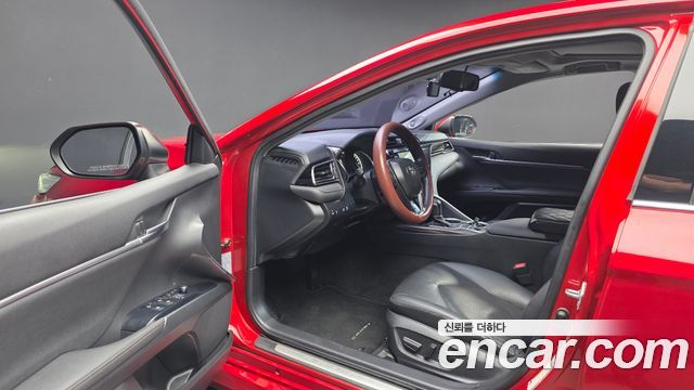 Toyota Camry 2019 — photo 10
