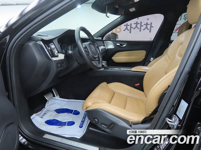 Volvo XC60 2018 — photo 5
