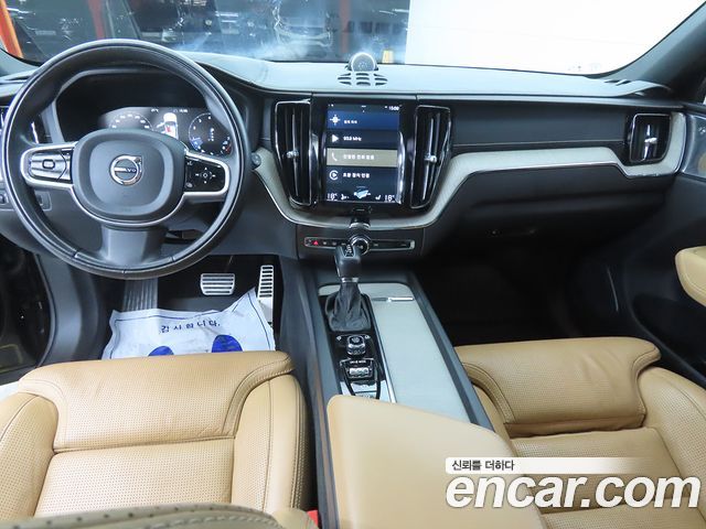 Volvo XC60 2018 — photo 7