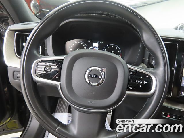 Volvo XC60 2018 — photo 8
