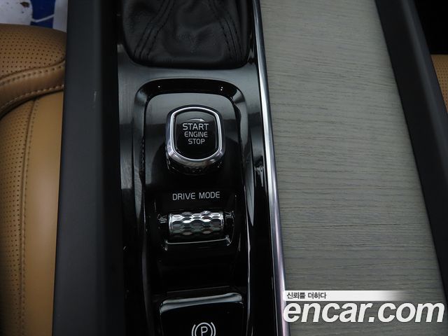 Volvo XC60 2018 — photo 15