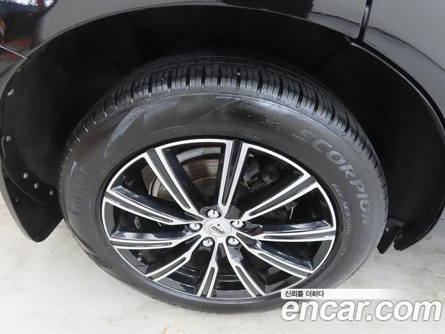 Volvo XC60 2018 — photo 20