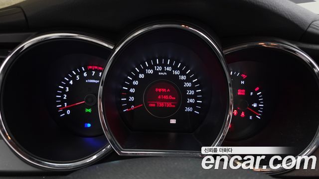 Kia K5 2011 — photo 8