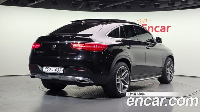 Mercedes-Benz GLE-Class 2018 — photo 2