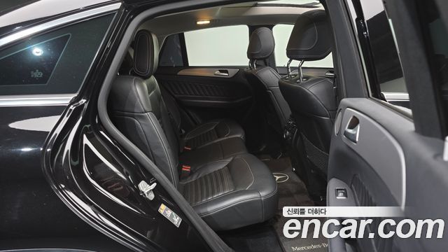 Mercedes-Benz GLE-Class 2018 — photo 11