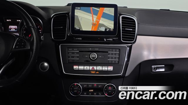 Mercedes-Benz GLE-Class 2018 — photo 12