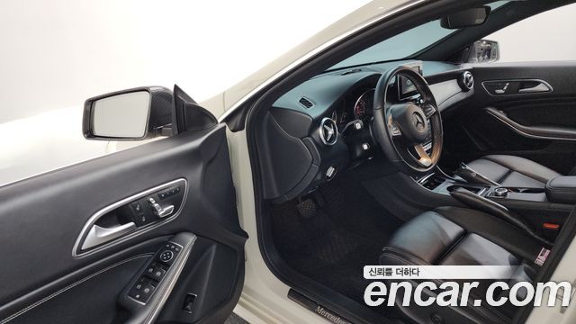 Mercedes-Benz CLA-Class 2017 — photo 10