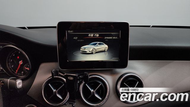 Mercedes-Benz CLA-Class 2017 — photo 14
