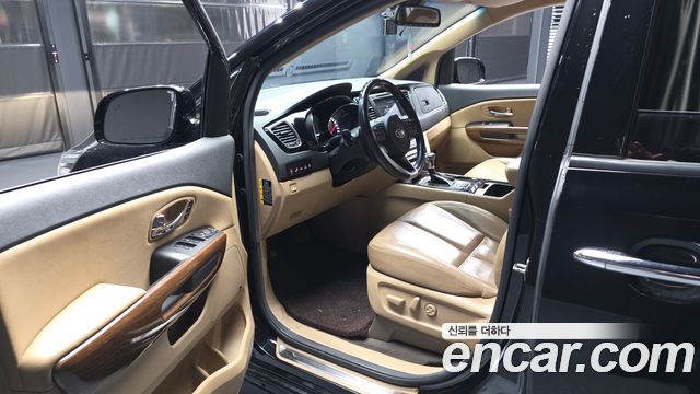 Kia Canival 2018 — photo 10