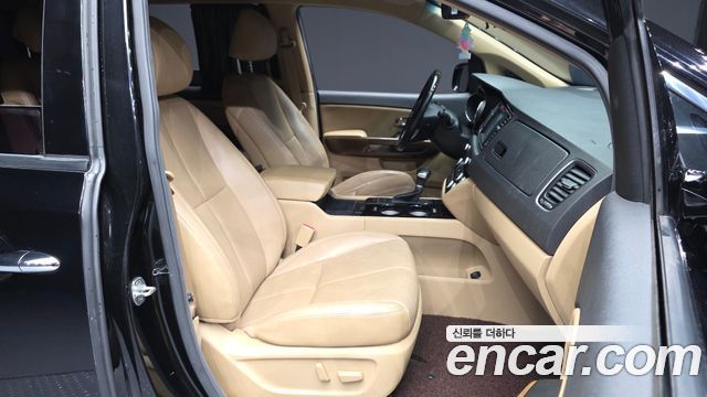 Kia Canival 2018 — photo 11