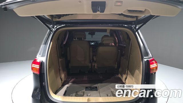 Kia Canival 2018 — photo 20