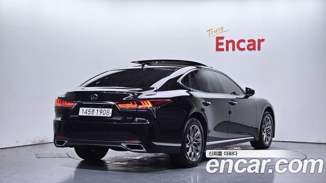 Lexus LS 2019 — photo 2