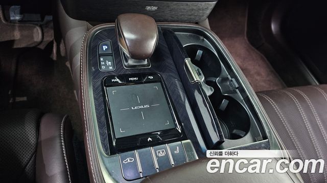 Lexus LS 2019 — photo 9