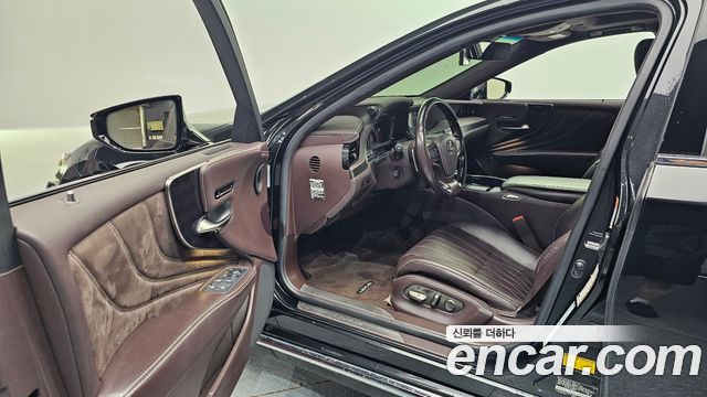 Lexus LS 2019 — photo 10