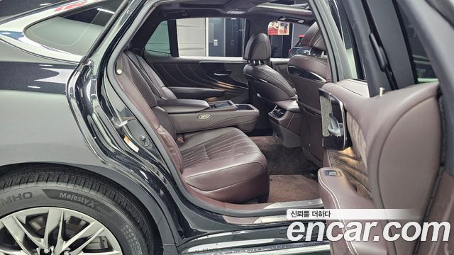 Lexus LS 2019 — photo 12