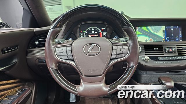 Lexus LS 2019 — photo 13