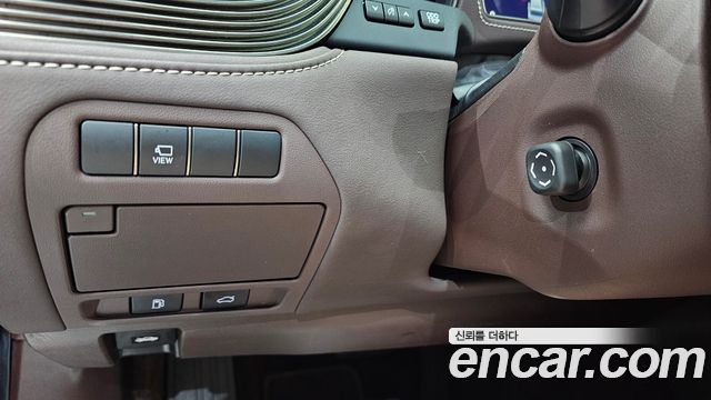 Lexus LS 2019 — photo 17