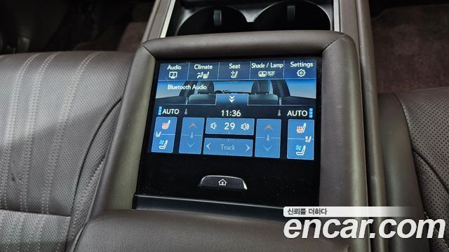 Lexus LS 2019 — photo 18