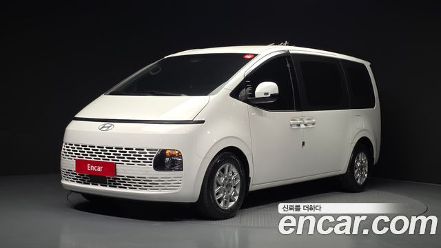 Hyundai Staria 2025 — photo 1