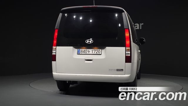 Hyundai Staria 2025 — photo 4