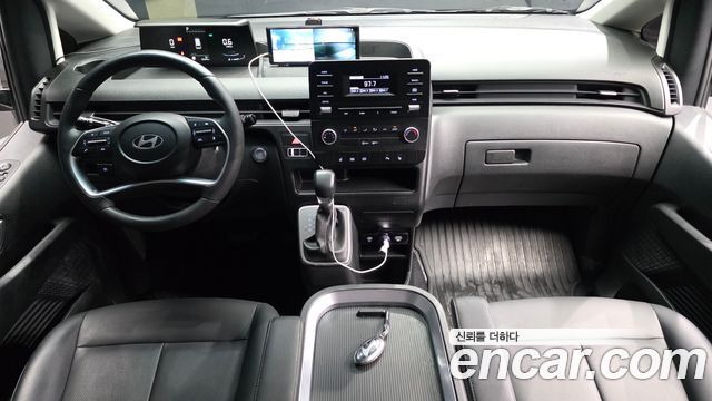 Hyundai Staria 2025 — photo 10
