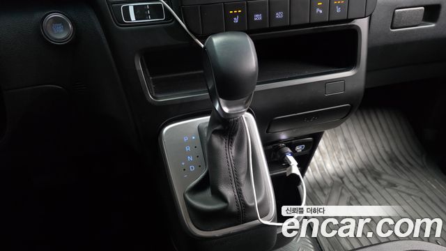Hyundai Staria 2025 — photo 12